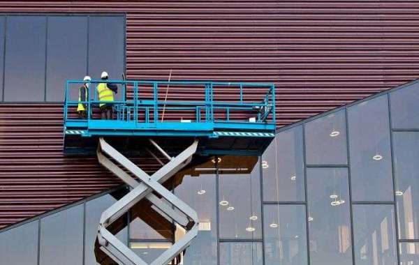 Elevating Workplace Safety: The Importance of Elevated Work Platform Training in Ontario