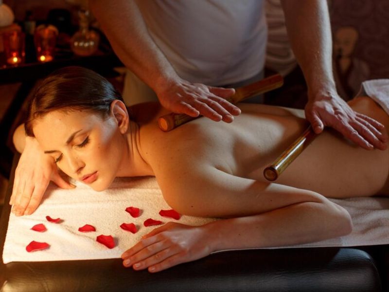 Learn How To Give A Sensual Massage With 15 Helpful Tips