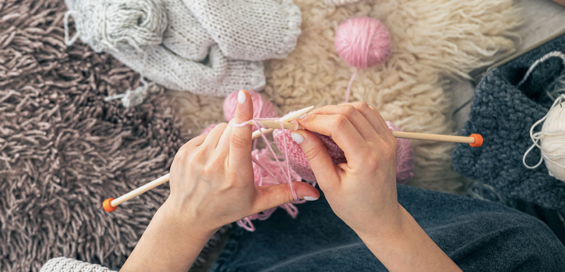 Frauen werden durch die Kunst des Strickens und Häkelns gestärkt