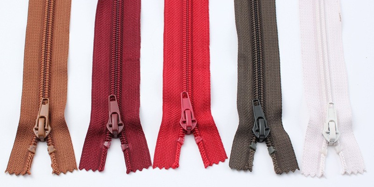 Fasten Your Style: Nylon Autolock vs. Non-Lock Zippers