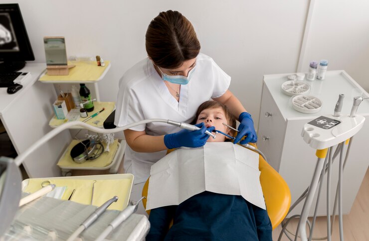 Choosing the Right Pediatric Dentist: What Parents Should Look