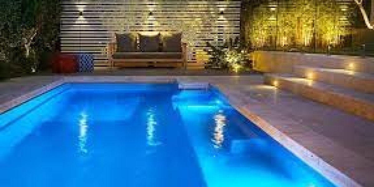 Highlighting Water Features with Strategic Pool Lighting