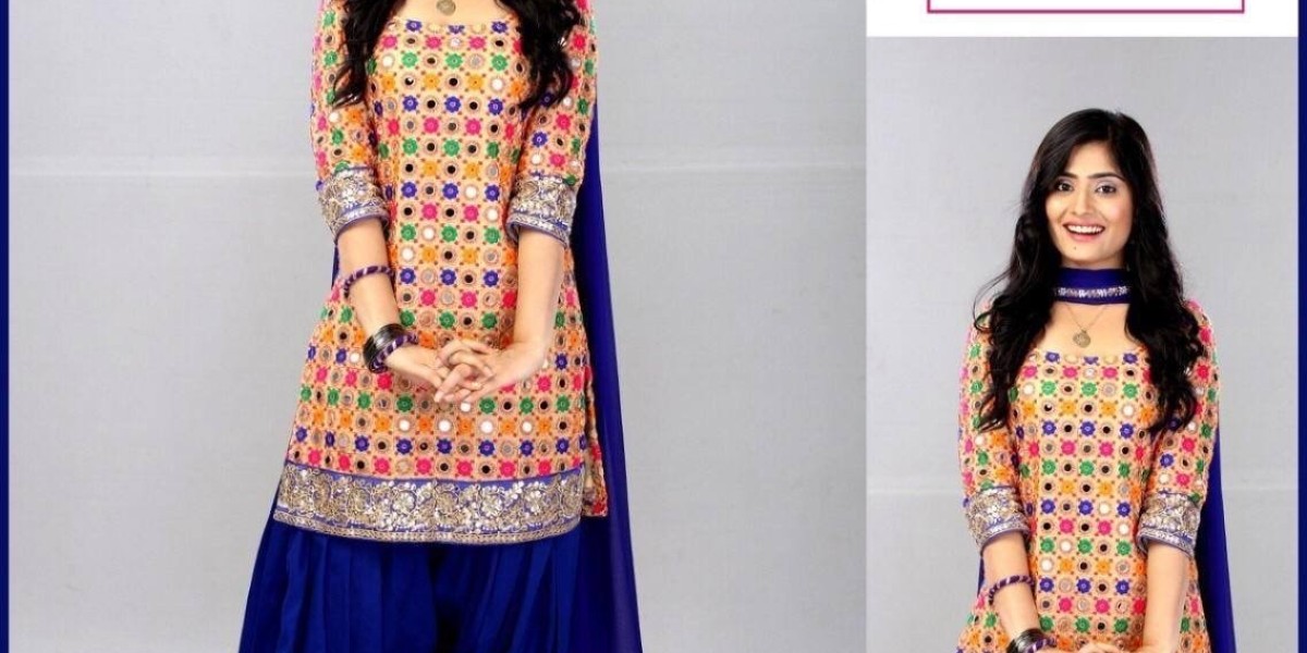 Online Unstitched Lawn Suits: A Perfect Blend of Comfort and Style