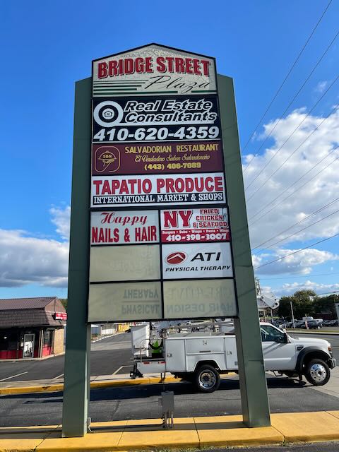 Why Multi-Tenant Pylon Signs Are Essential for Business Parks and Shopping Centers?