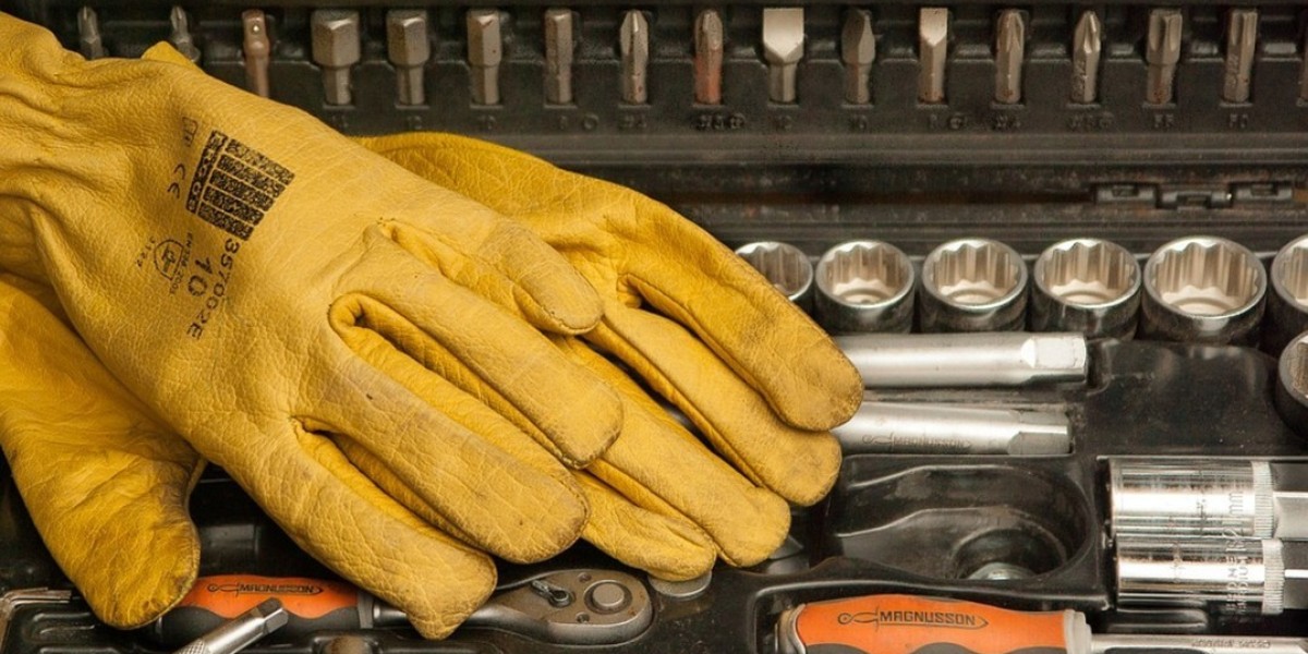 Market Insights: The Growth of Industrial Gloves in the Automotive and Oil & Gas Sectors