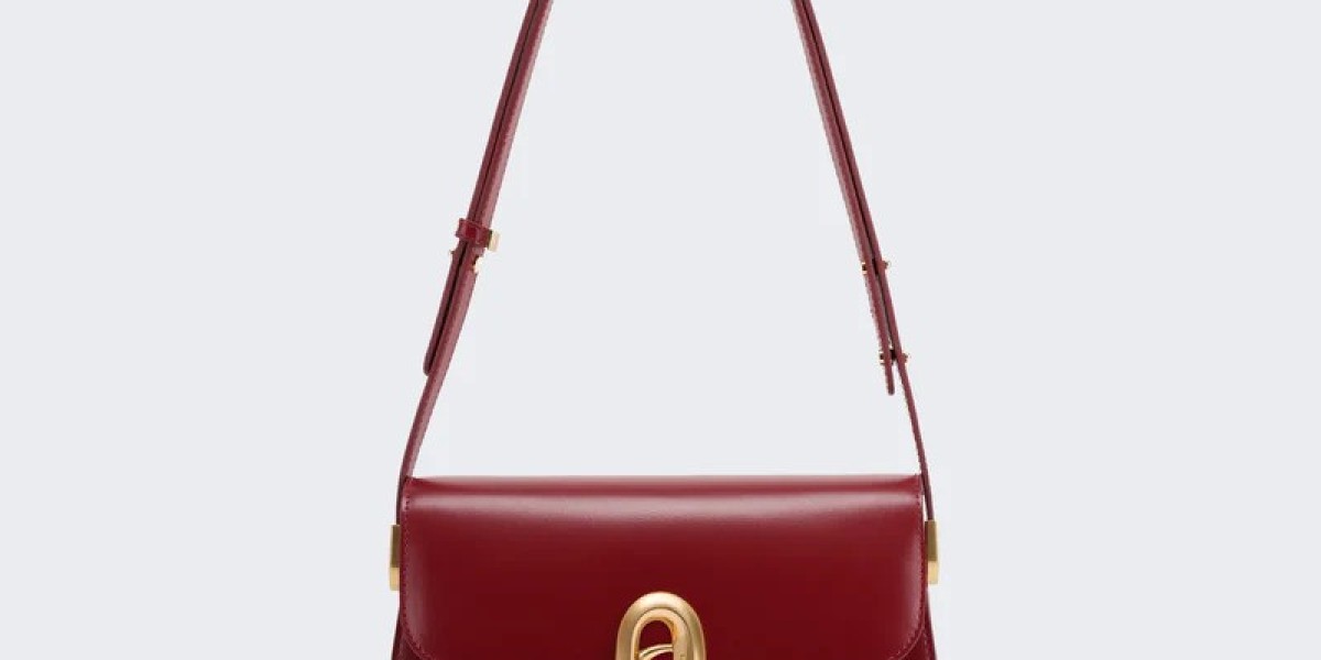 Why Every Woman Needs a Leather Shoulder Bag: Timeless Elegance and Practicality