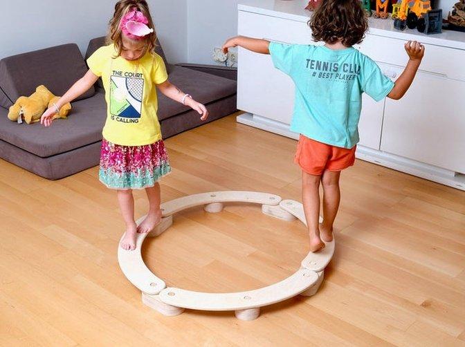 Benefits of a Balance Beam in Children's Developmental Years | Articles | Kidodido | Gan Jing World - Technology for Humanity | Video & Movie Streaming