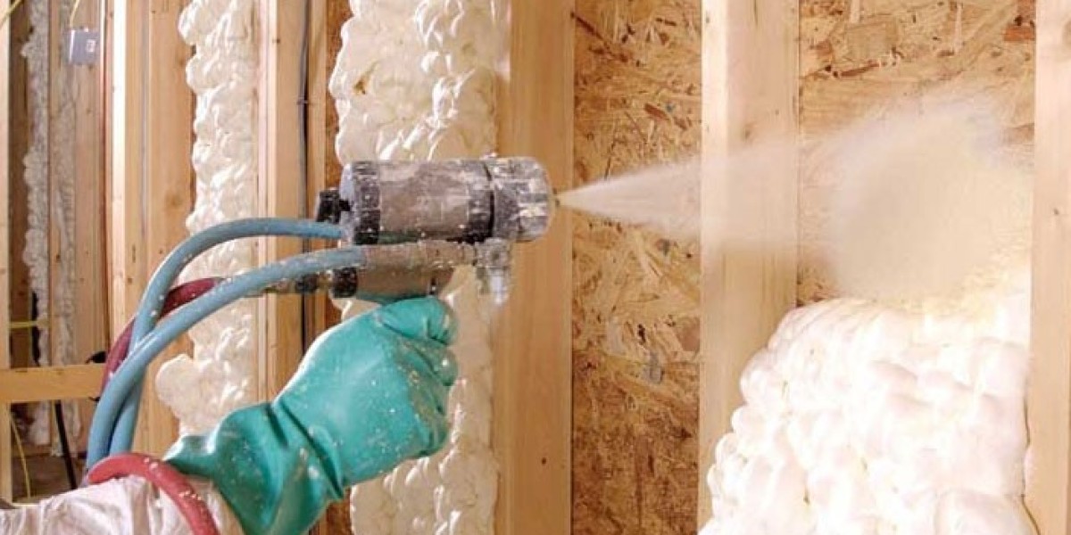 5 Key Benefits of Hiring a Spray Foam Contractor in East Bronson, Florida