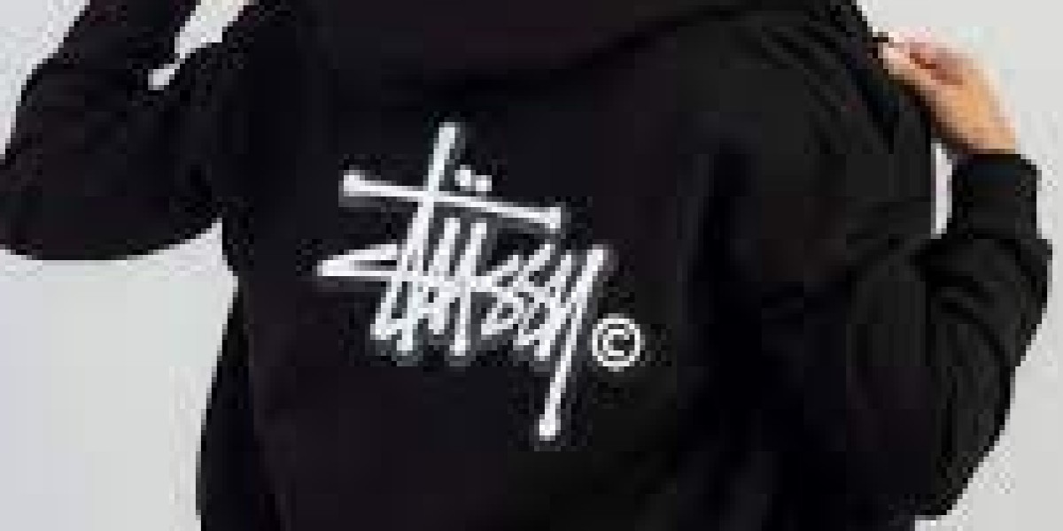 The Stüssy Hoodie:An Essential for Fashion-Forward Individuals