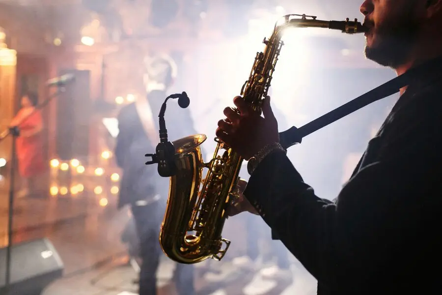 Ultimate Guide to Booking a Live Saxophonist Near You