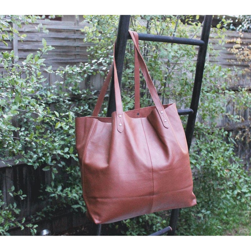 Why a Women’s Leather Tote Bag is a Timeless Investment | by Melbourneleatherco | Feb, 2025 | Medium