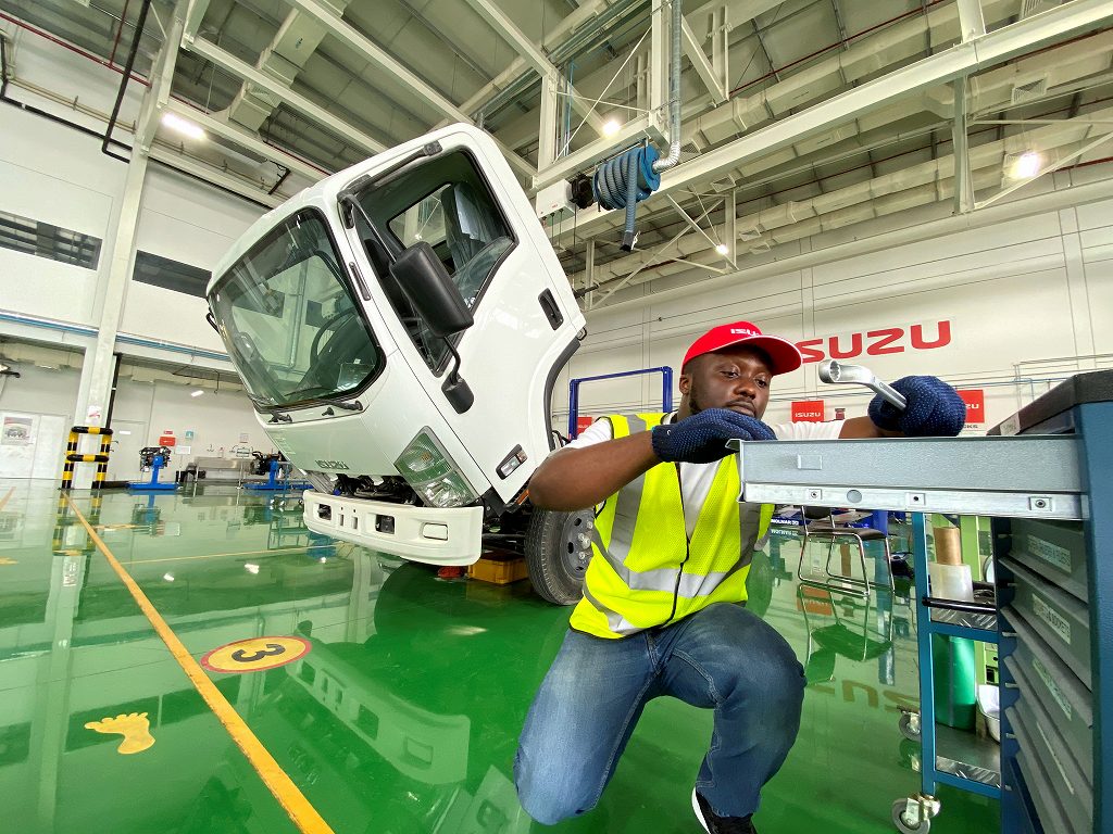 Why Tour Operators Prefer Isuzu Buses for Group Travel?