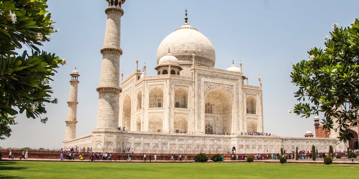 Top Must-Visit Historical Sites in the Golden Triangle Tour of India