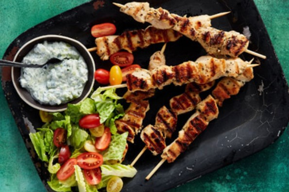 Maintrack Café Unveils Authentic Greek Chicken Souvlaki for a Flavorful Mediterranean Experience - GAMESBAD BLOG