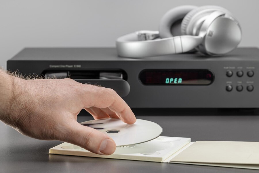 Retro Vibes or Modern Sound? CD Players Make a Comeback – Blink High End